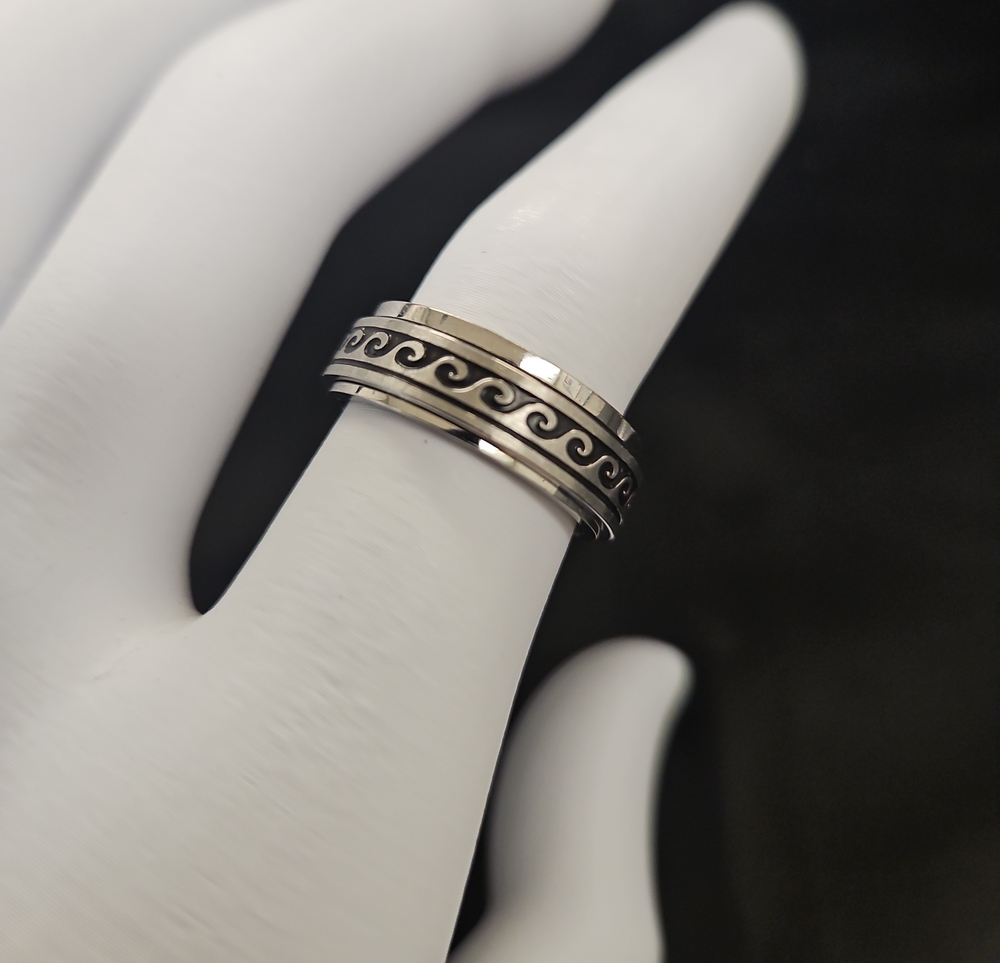 Unisex Spinner Wave Band Ring in Silver Tone